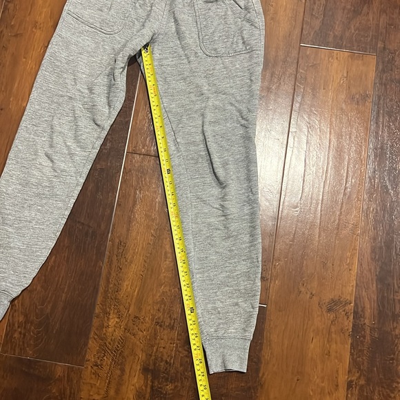 Old navy joggers - Picture 3 of 5
